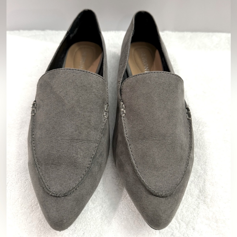 Layne Bryant Women’s Gray Suede Pointed Toe Flat Loafer Size 8W